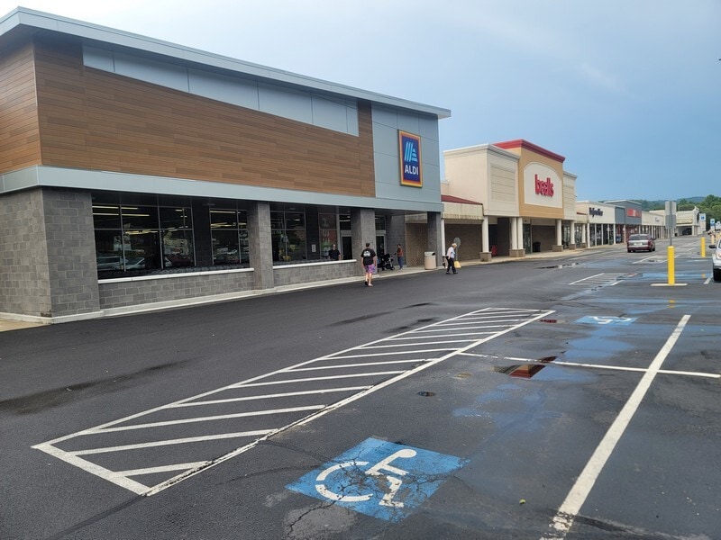 11 Rt 22 Plz, Huntingdon, PA for lease Primary Photo- Image 1 of 8