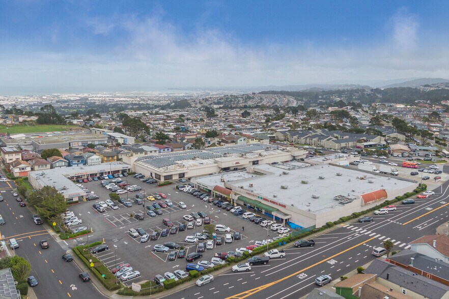 950 King Dr, Daly City, CA à louer - Photo du bâtiment - Image 2 de 3