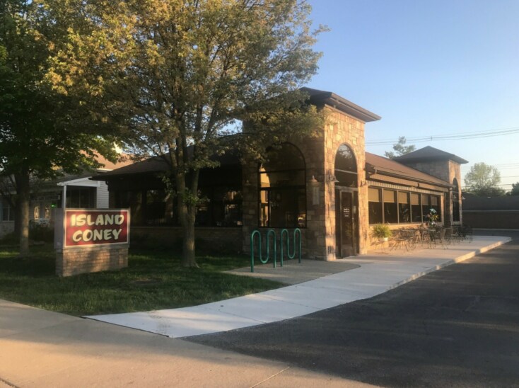 8200 Macomb St, Grosse Ile Township, MI à vendre - Photo du bâtiment - Image 1 de 15