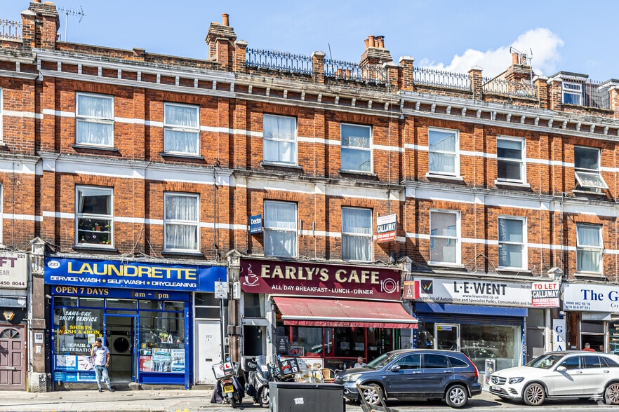 225 Cricklewood Broadway, Londres à vendre - Photo du bâtiment - Image 2 de 2