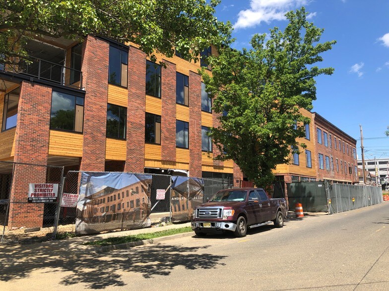 200 Monmouth St, Red Bank, NJ à louer - Photo du bâtiment - Image 2 de 21