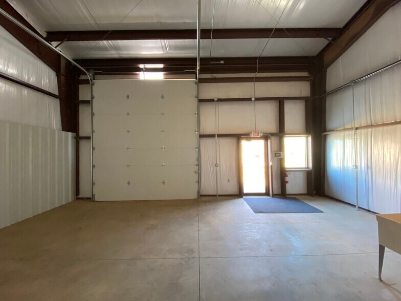 8112 Silver Crossing, Oklahoma City, OK for sale - Interior Photo - Image 2 of 11