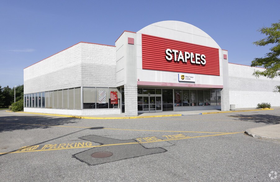 2100 Nesconset Hwy, Stony Brook, NY à louer - Photo du bâtiment - Image 2 de 4