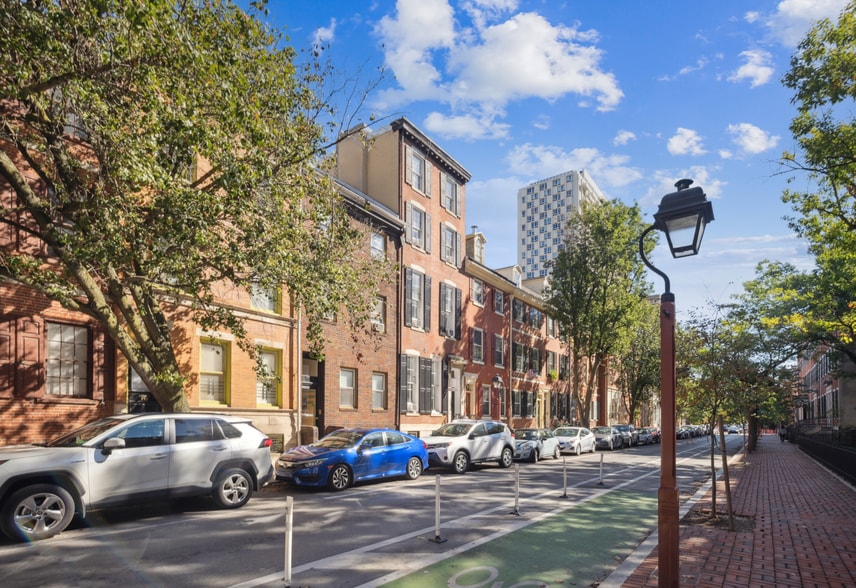 623-25 Pine Street & 735 Spruce Street portfolio of 2 properties for sale on LoopNet.ca - Building Photo - Image 2 of 14