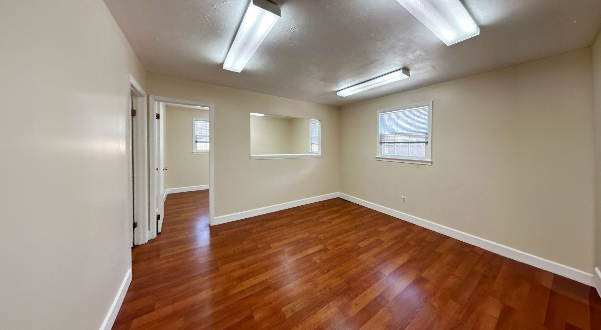 13-15 E Deer Park Dr, Gaithersburg, MD à louer Photo intérieure- Image 1 de 3