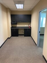 121 E Magnolia St, Friendswood, TX à louer Photo intérieure- Image 2 de 4