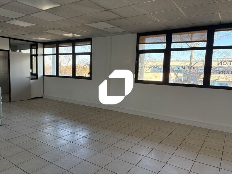 Bureau dans Bron à vendre - Photo du bâtiment - Image 2 de 11