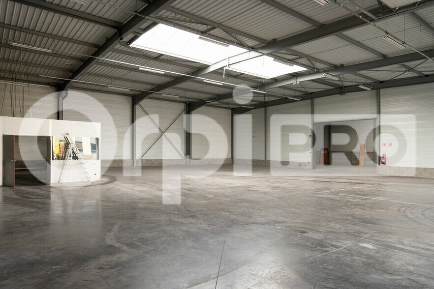 Flex in Arnas for lease - Interior Photo - Image 3 of 4