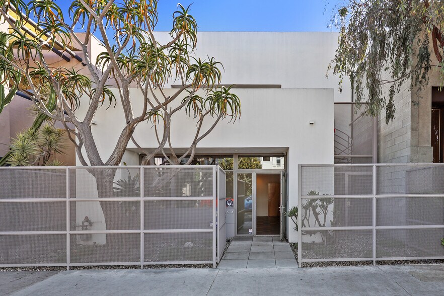 1514 Abbot Kinney Blvd, Los Angeles, CA à louer - Photo du bâtiment - Image 1 de 21