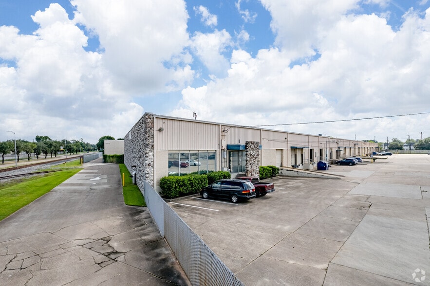 5990-5998 Griggs Rd, Houston, TX à louer - Photo principale - Image 1 de 1