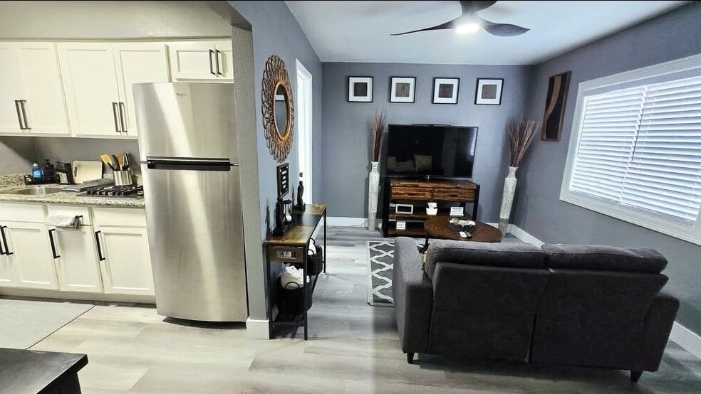 905 E Fayle Ave, Baytown, TX à vendre - Photo du bâtiment - Image 3 de 5