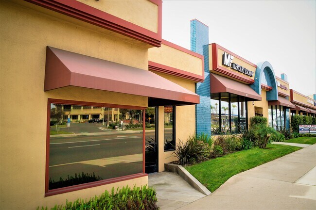 Plus de détails pour 422 W Whittier Blvd, La Habra, CA - Bureau/Commerce de détail, Commerce de détail à louer
