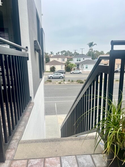 5748-5752 E 2nd St, Long Beach, CA à louer - Photo du bâtiment - Image 3 de 16