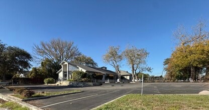 515 E Court St, Seguin, TX à louer Photo intérieure- Image 2 de 2