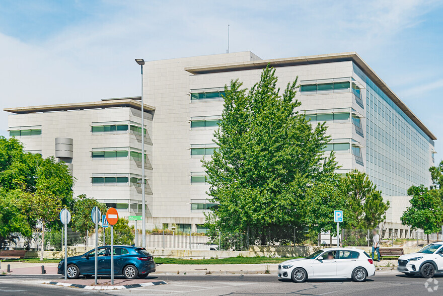 Calle de Anabel Segura, 7, Alcobendas, Madrid à louer - Photo du bâtiment - Image 2 de 4