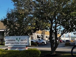 4200 1st Ave, Nitro, WV à louer Photo du bâtiment- Image 1 de 25