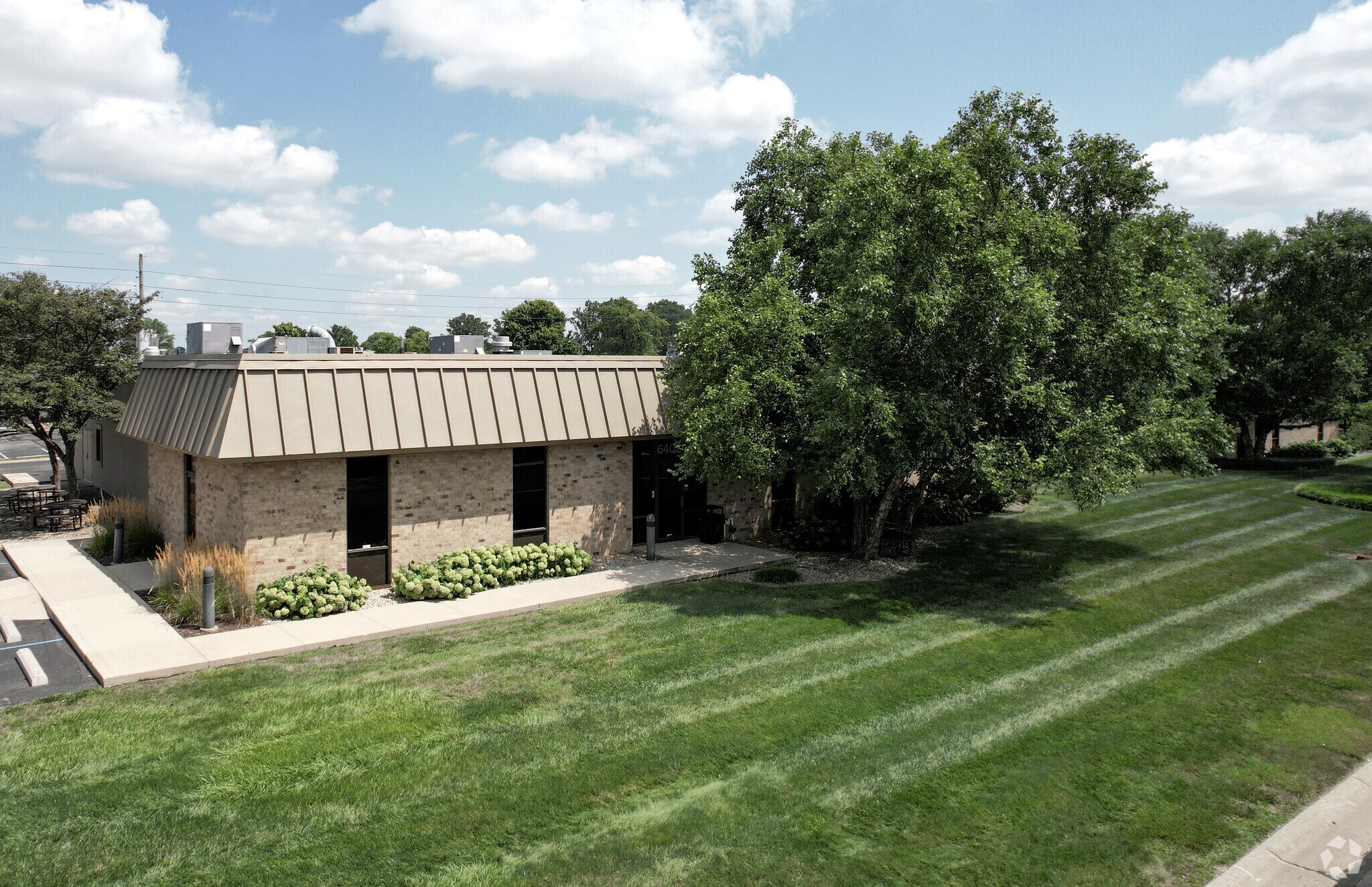 6402-6410 Castleplace Dr, Indianapolis, IN à louer Photo du bâtiment- Image 1 de 4