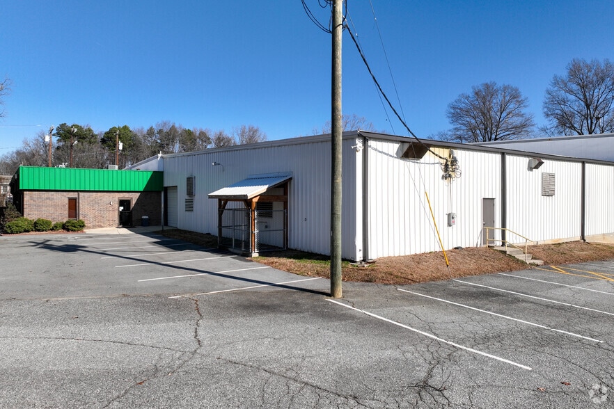 501 W Camel St, Greensboro, NC for lease - Building Photo - Image 3 of 7