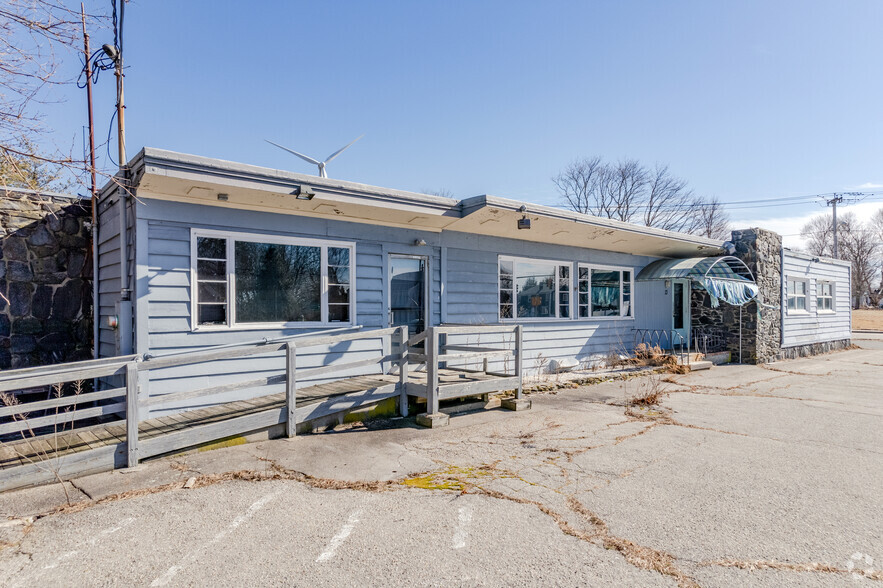 13 Bristol Ferry Rd, Portsmouth, RI à vendre - Photo principale - Image 1 de 1