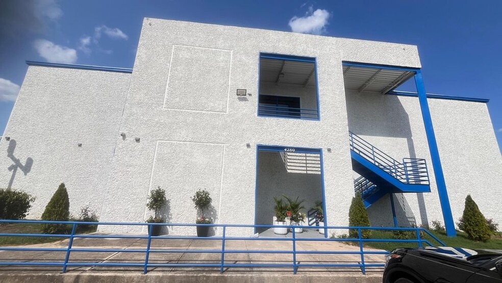 4280 Cherry Center Dr, Memphis, TN à louer - Photo du bâtiment - Image 1 de 2