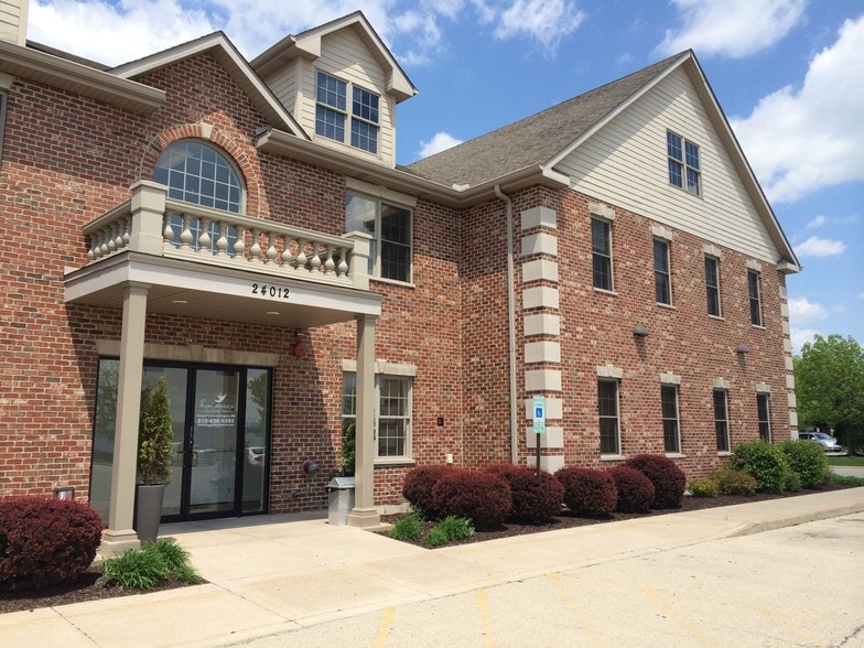 24012 W Renwick Rd, Plainfield, IL for sale - Primary Photo - Image 2 of 7