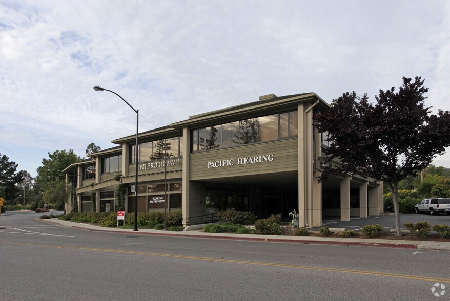 496 1st St, Los Altos, CA à louer - Photo du bâtiment - Image 2 de 4