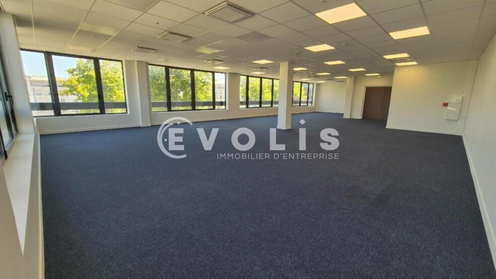 Office in Chessy for sale - Interior Photo - Image 3 of 8