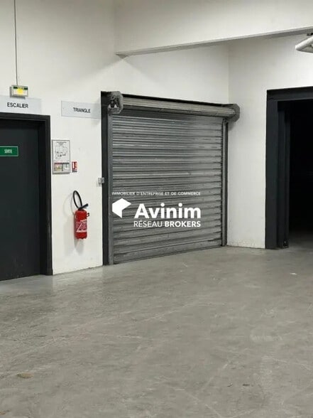 Industrial in Cergy for lease - Interior Photo - Image 3 of 15
