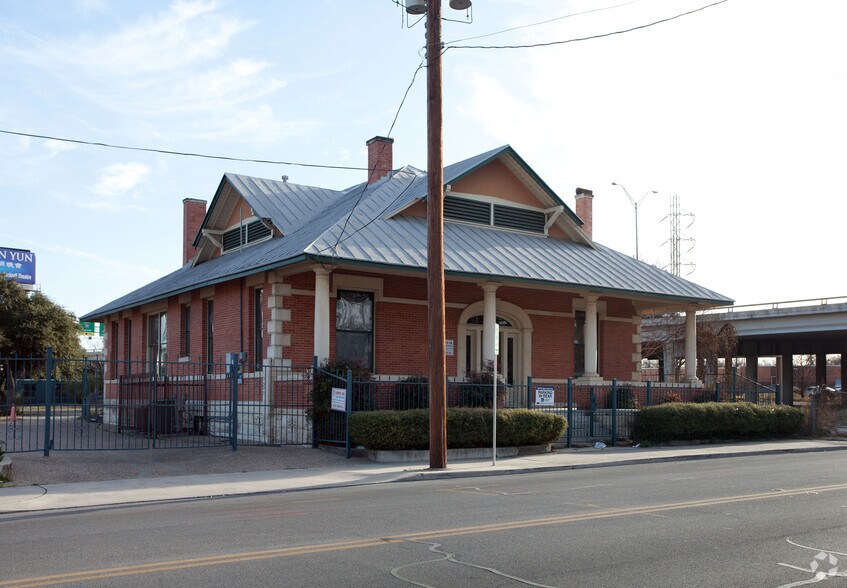 418 10th St, San Antonio, TX à louer - Photo du bâtiment - Image 2 de 2