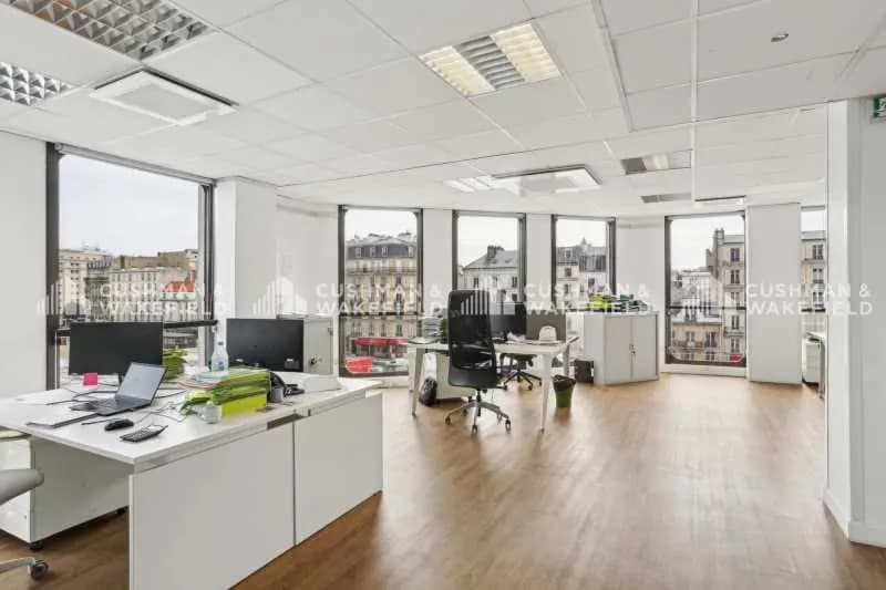 Office in Neuilly-sur-Seine for lease Interior Photo- Image 1 of 14