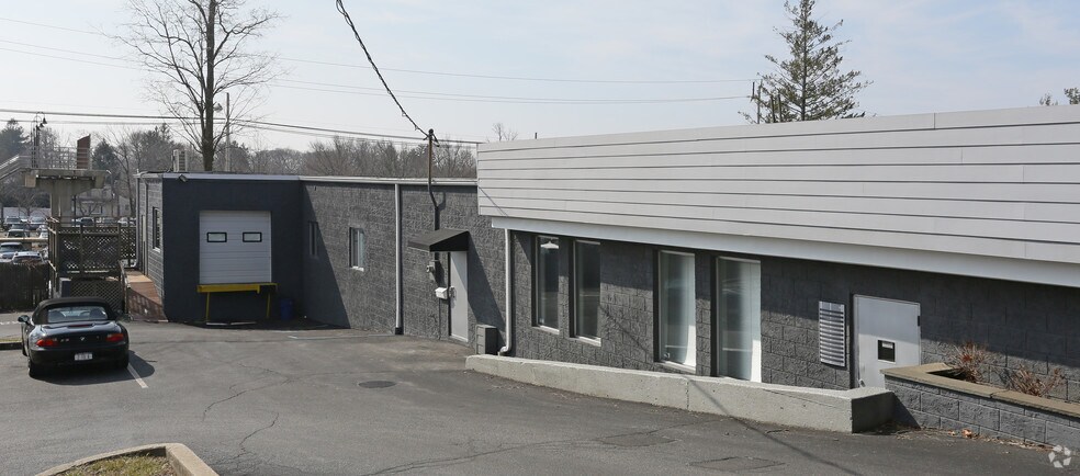 104 Bellerose Ave, East Northport, NY à louer - Photo principale - Image 1 de 7