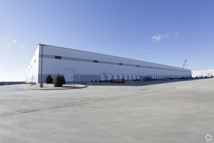 1365-1395 Brewster Creek Blvd, Bartlett, IL for lease - Building Photo - Image 2 of 5