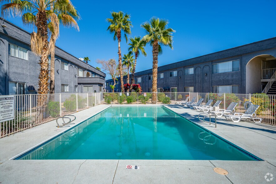 2641 W Butler Dr, Phoenix, AZ à vendre - Photo du bâtiment - Image 1 de 9