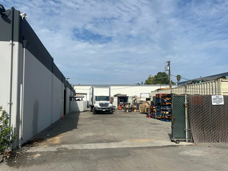 15405 Cornet Ave, Santa Fe Springs, CA for lease - Building Photo - Image 2 of 5