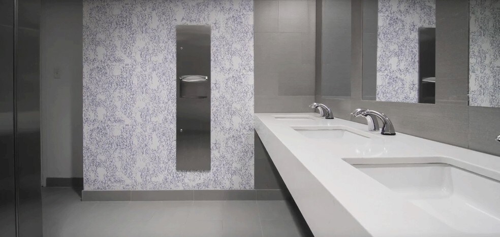 250 E Wisconsin Ave, Milwaukee, WI à louer - Photo intérieure - Image 3 de 5