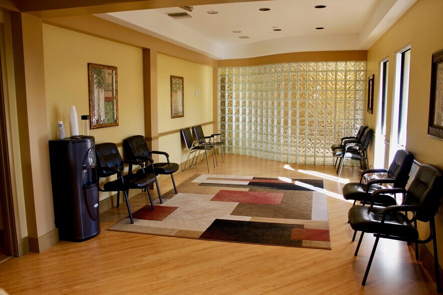 3355 Burns Rd, Palm Beach Gardens, FL à louer - Hall d’entrée - Image 3 de 6