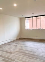 11950-11958 San Vicente Blvd, Los Angeles, CA à louer Photo intérieure- Image 1 de 2