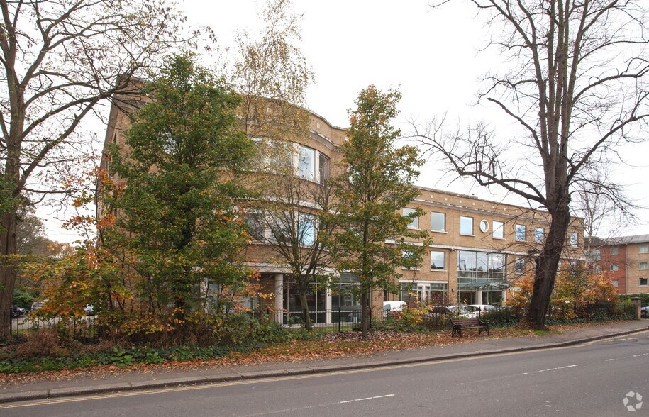 42-50 Hersham Rd, Walton On Thames à louer - Photo du bâtiment - Image 3 de 6