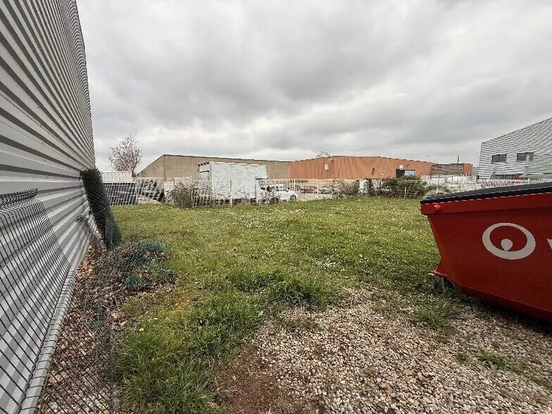 Bureau dans Meyzieu à louer - Photo du bâtiment - Image 2 de 7