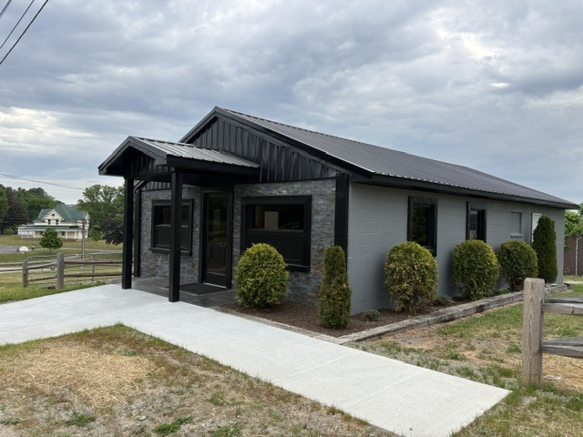 96 E Doughton St, Sparta, NC à vendre Photo du bâtiment- Image 1 de 7