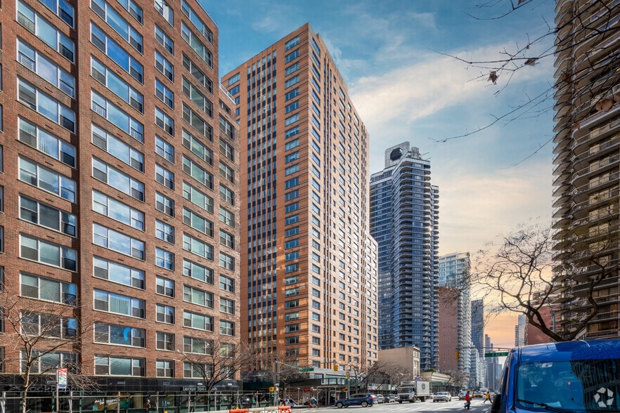 200 E 62nd St, New York, NY for lease - Building Photo - Image 2 of 4