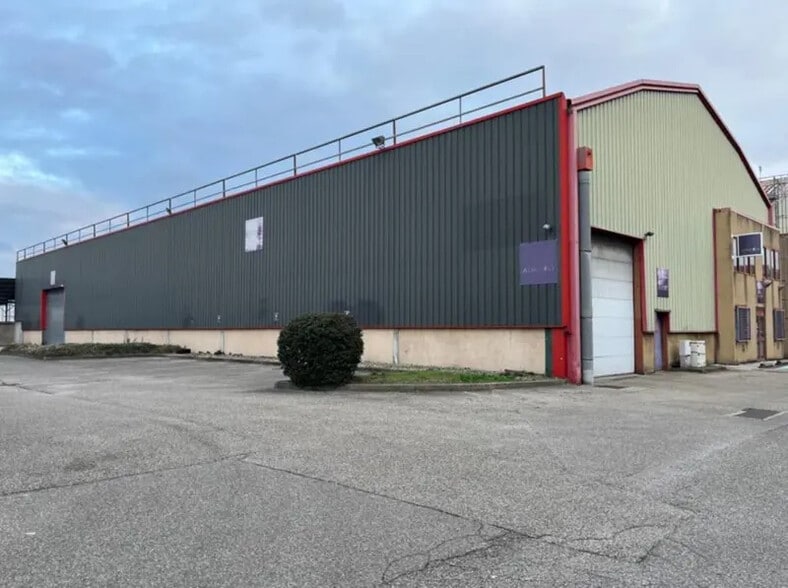 Flex in Vénissieux for lease - Building Photo - Image 3 of 10