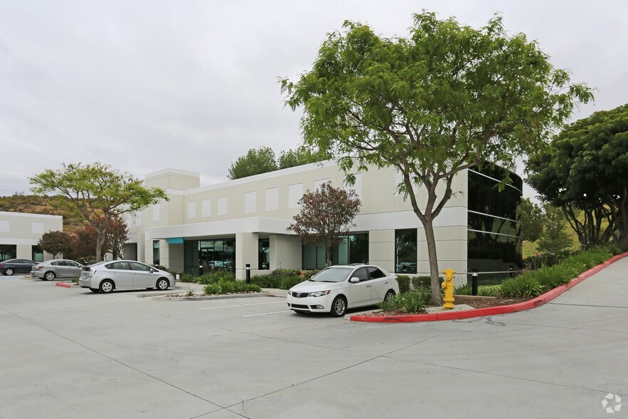 7090 Miratech Dr, San Diego, CA à louer - Photo du bâtiment - Image 3 de 20