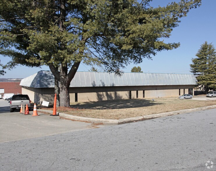 130 James Aldredge Blvd SW, Atlanta, GA à louer - Photo du bâtiment - Image 2 de 7