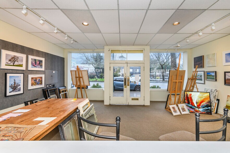 1824 Sir Francis Drake Blvd, Fairfax, CA à vendre - Photo intérieure - Image 2 de 21