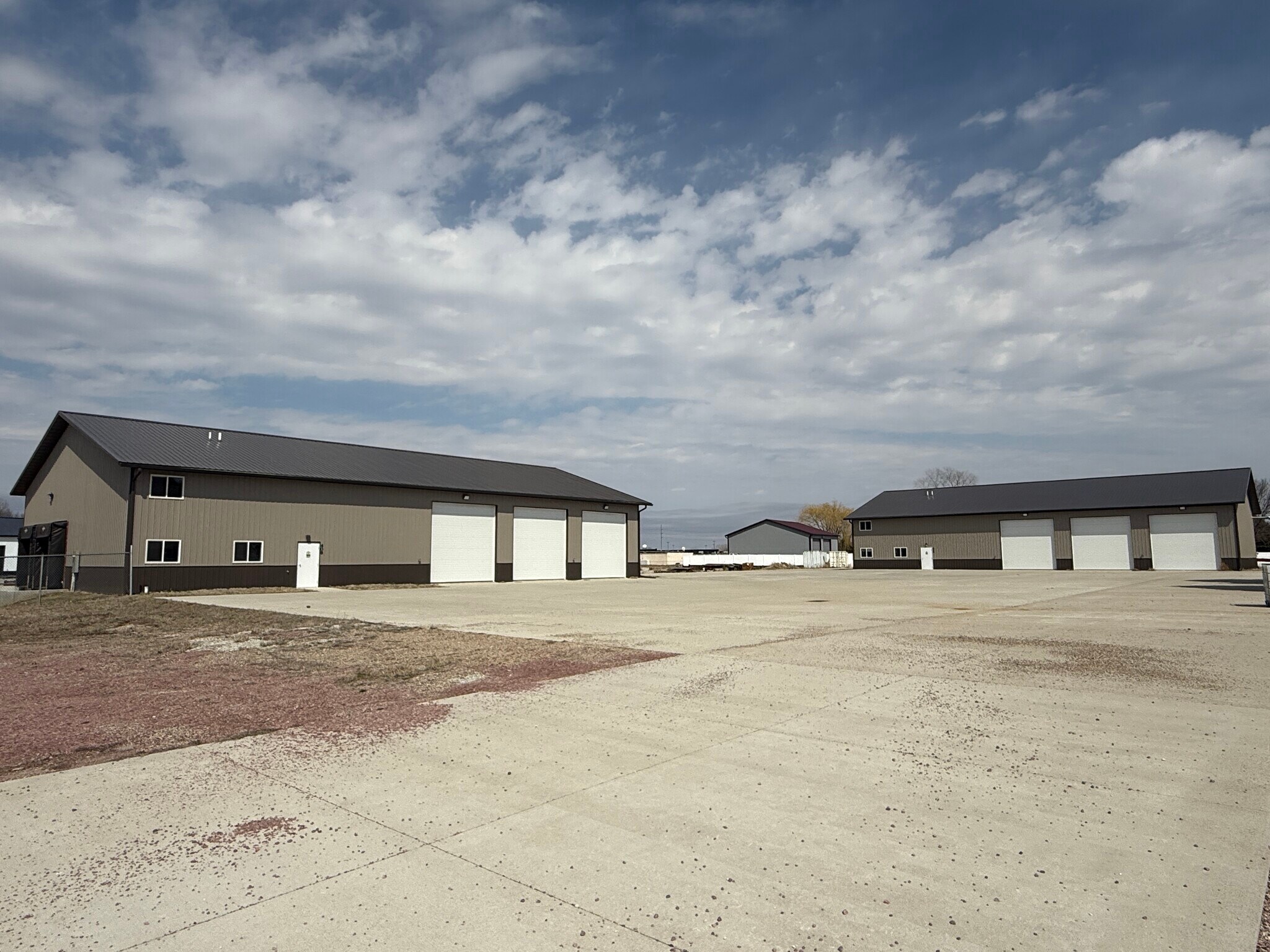 406 & 408 N Daniels Ln, South Sioux City, NE for lease Interior Photo- Image 1 of 1