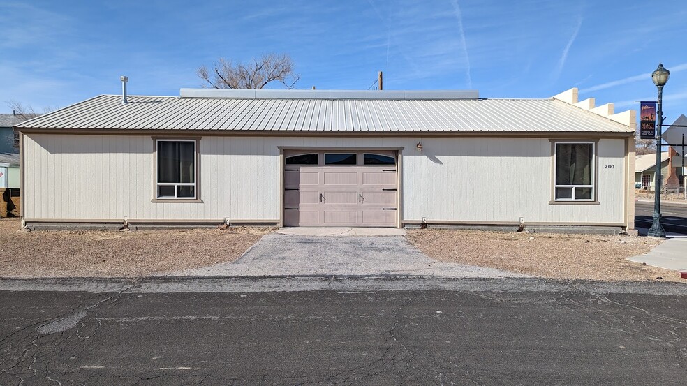 200 W McDonald St, Beatty, NV à vendre - Photo du bâtiment - Image 1 de 1