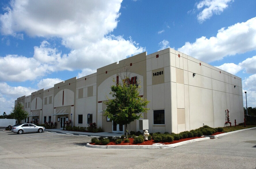 14261 Jetport Loop, Fort Myers, FL for lease - Building Photo - Image 1 of 2