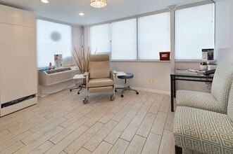 502 W Maple Ave, Vienna, VA for sale Interior Photo- Image 1 of 8