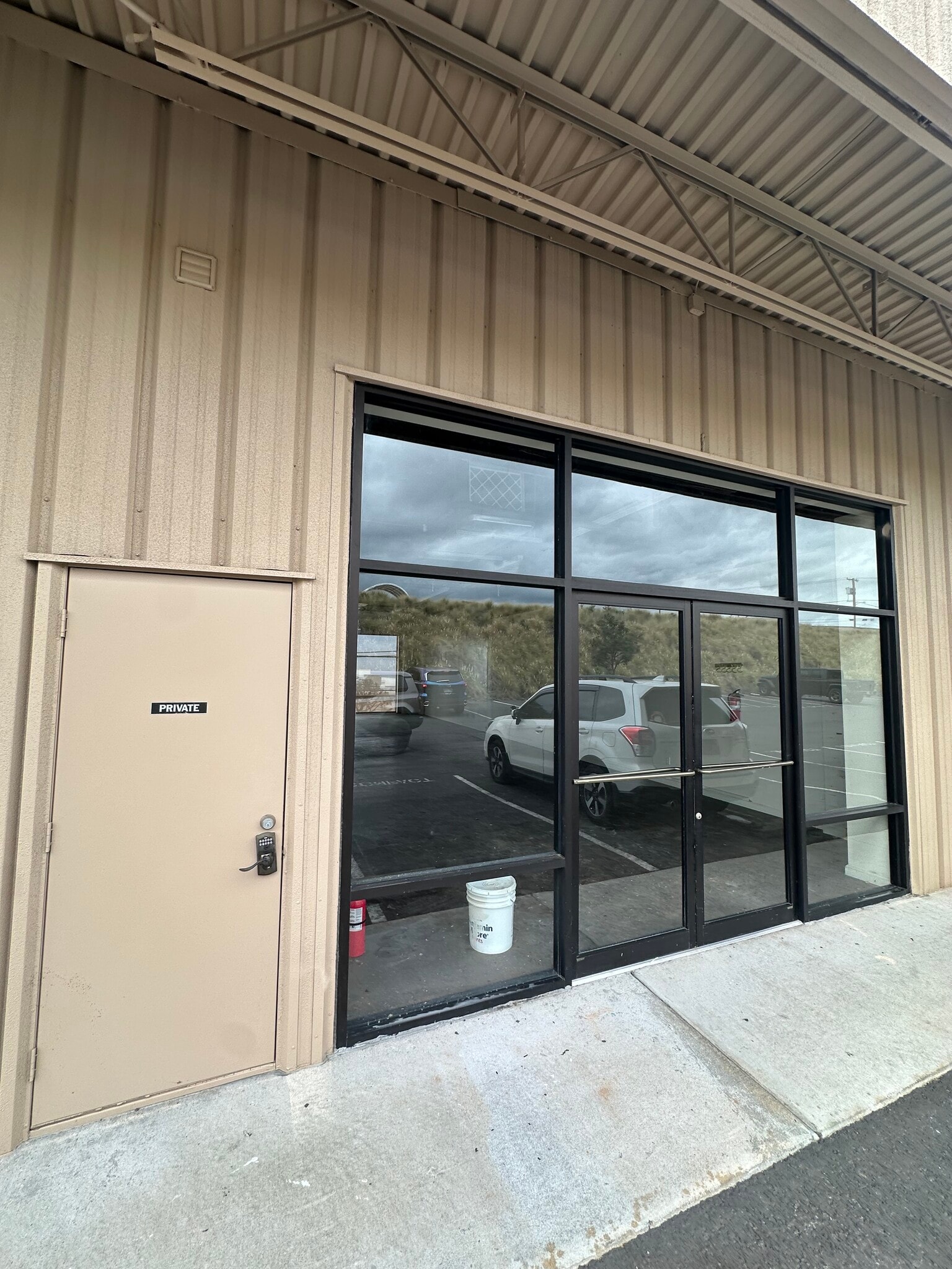 73-5619 Kauhola St, Kailua Kona, HI for lease Interior Photo- Image 1 of 4